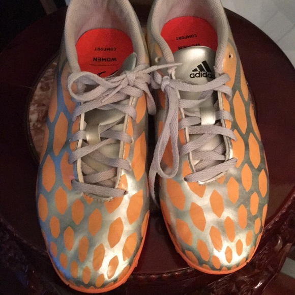 adidas Shoes - Woman’s Adidas soccer shoes great condition